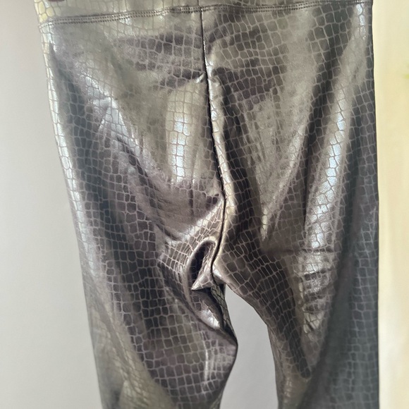 Express faux leather - Picture 7 of 9